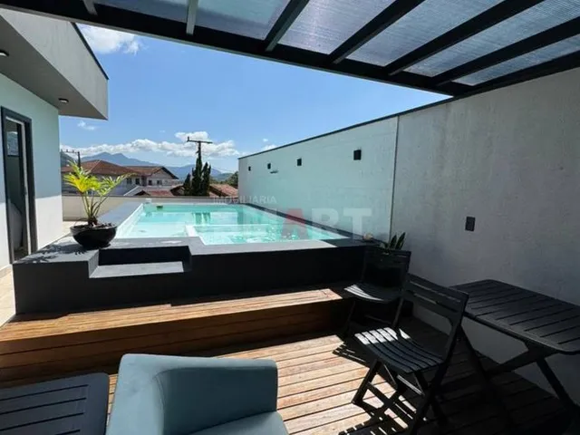 Imagem: Casa com Piscina no Terraço e Ampla Área