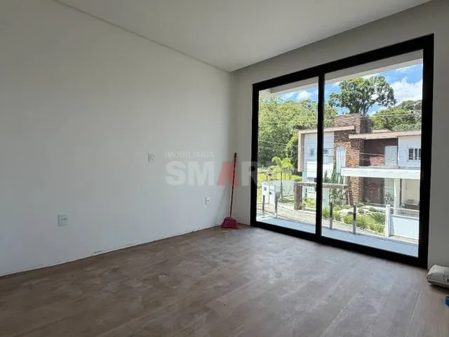 Imagem 9: Geminado Alto Padrão Novo com 3 Suítes e Fundos com Churrasqueira e Pergolado