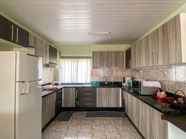 Imagem 4: Casa de Esquina com Piscina e 4 Quartos