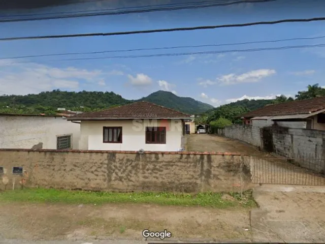 Imagem 1: Terreno à Venda com 890m² e 2 Casas na Barra do Rio Cerro