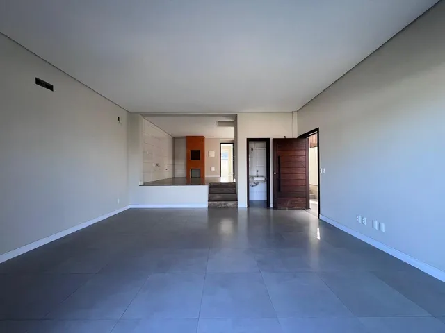 Imagem 1: Casa à venda com 3 Suítes e Vista Mar no Centro em Garopaba