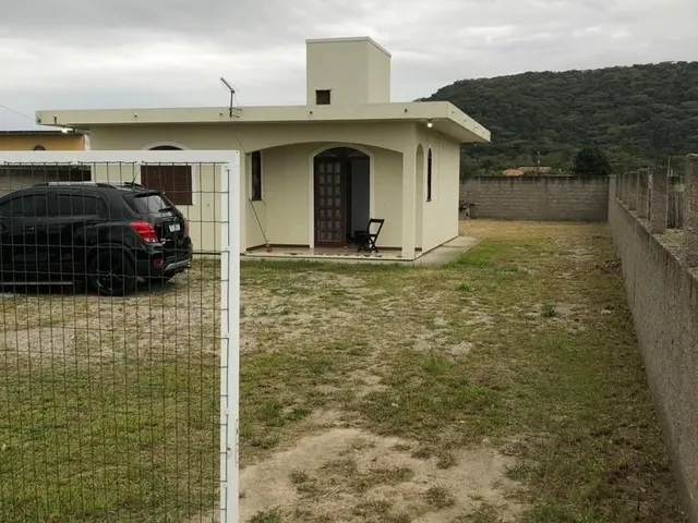 Imagem: A casa possui 2 Dormitórios, 1 Banheiro, 1 Vaga na