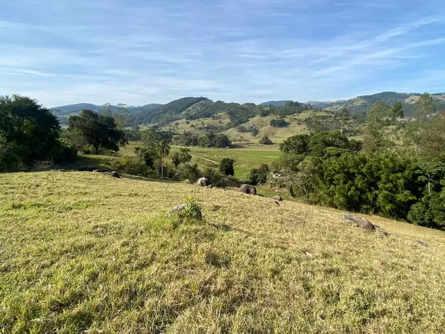 Imagem 2: Sítio em Imaruí-SC: 71.313m² com Casa, Nascentes e Potencial Turístico! Financiável!
