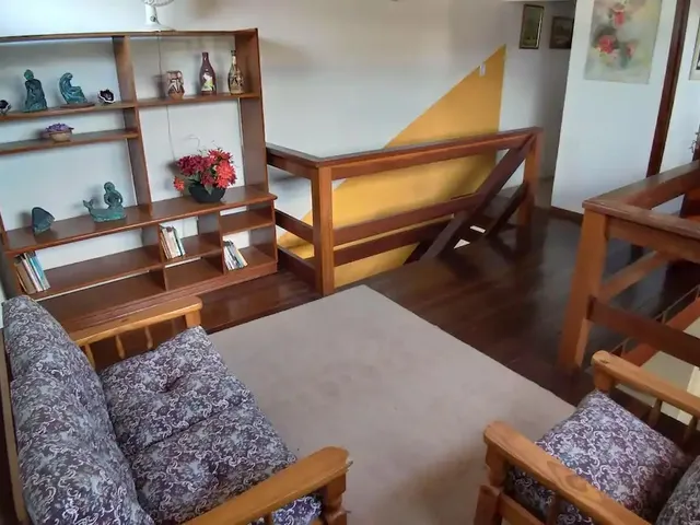 Imagem 10: Casa Espaçosa no Centro de Garopaba-Sc: 4 Quartos, 3 Salas e Localização Privilegiada!
