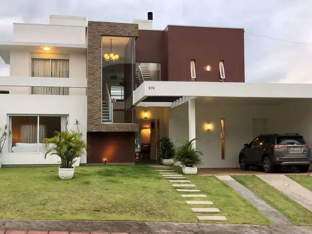 Imagem 2: Luxuosa Casa de Alto Padrão no Jardim Panorâmico, Garopaba-SC: Conforto e