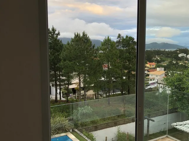 Imagem 8: Luxuosa Casa de Alto Padrão no Jardim Panorâmico, Garopaba-SC: Conforto e
