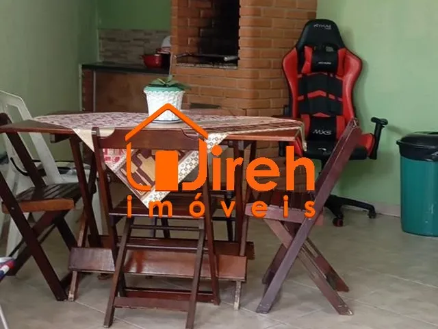 Imagem: A casa possui 7 Dormitórios, 1 Suíte, 3 Banheiros, 2