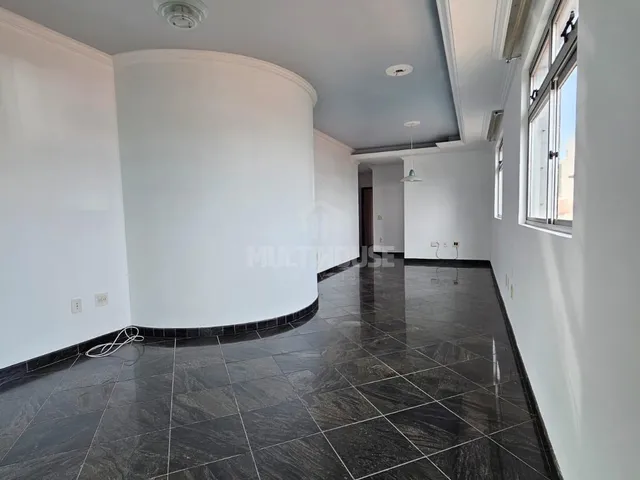 Imagem 4: Apartamento Espaçoso de 4 Quartos com 4 Vagas e Varanda para Alugar no Jaraguá