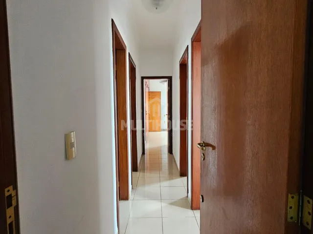 Imagem 7: Apartamento Espaçoso de 4 Quartos com 4 Vagas e Varanda para Alugar no Jaraguá