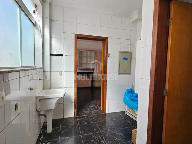 Imagem 10: Apartamento Espaçoso de 4 Quartos com 4 Vagas e Varanda para Alugar no Jaraguá