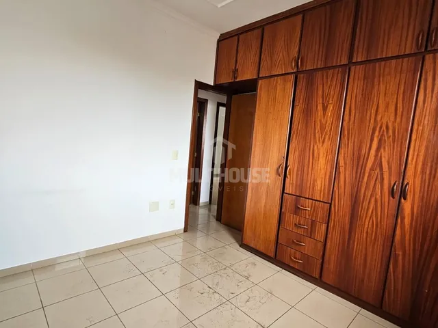 Imagem 13: Apartamento Espaçoso de 4 Quartos com 4 Vagas e Varanda para Alugar no Jaraguá