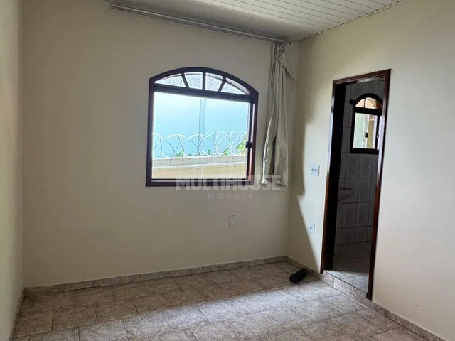 Imagem 11: Casa com 4 quartos, 1 suíte e 1 vaga grande no bairro Ouro Preto