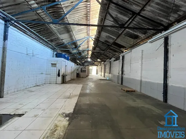 Imagem 3: Galpão de 385m² na Av. Norte – Estacionamento e Pronto para Uso Comercial