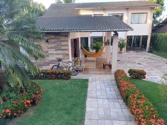 Imagem: A casa possui 4 Dormitórios, 1 Suíte, 3 Banheiros, 5