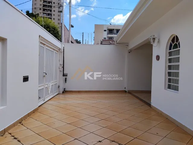 Imagem: A casa possui 3 Dormitórios, 1 Suíte, 3 Banheiros, 4