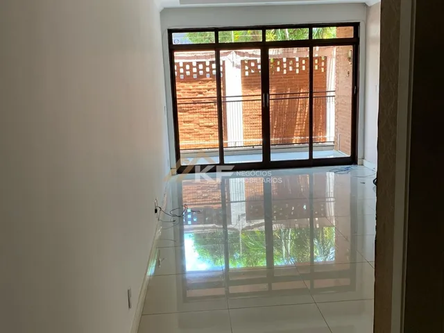 Imagem: O apartamento possui 3 Dormitórios, 1 Suíte, 2 Banheiros,