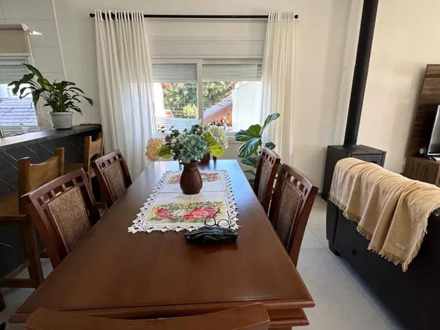 Imagem 6: Casa com Três dormitórios ,sendo duas SUITES. Bairro Pousada da Neve, Nova Petrópolis