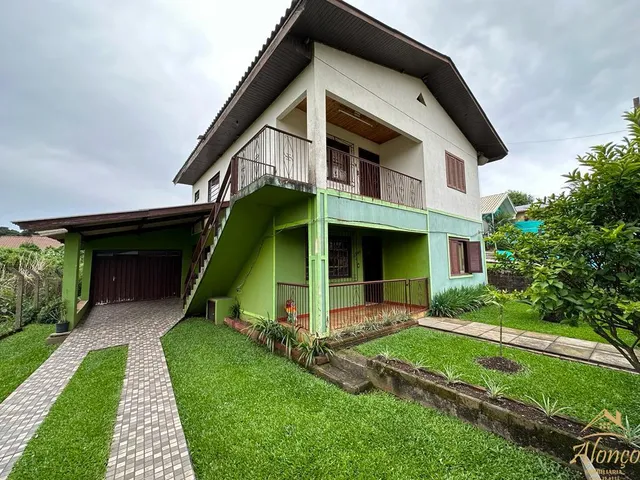 Imagem: Casa com seis dormitórios. Bairro Vila