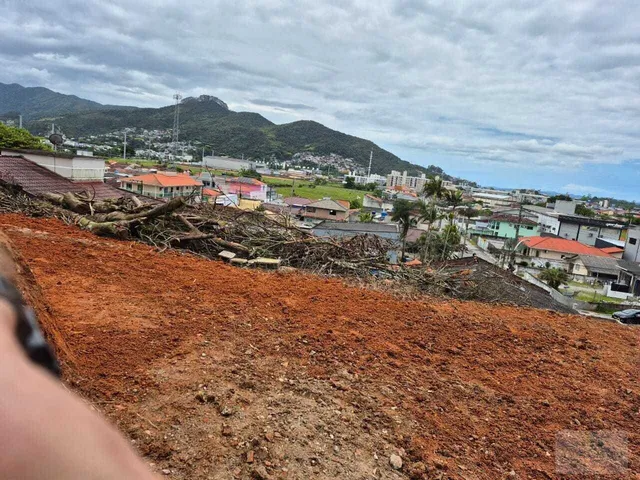 Imagem: O terreno possui 352m² de Área e está localizado em