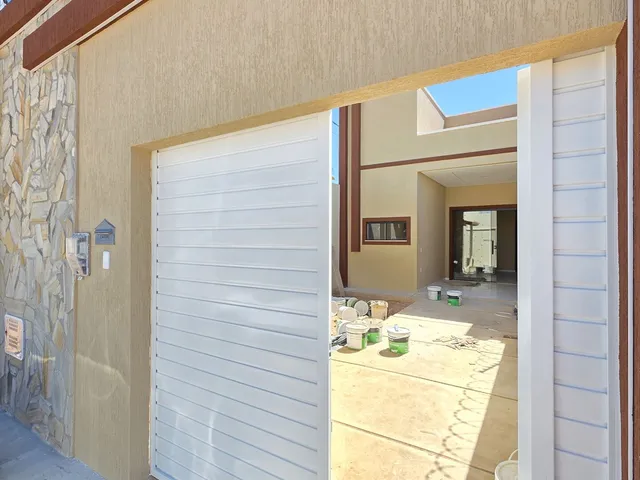 Imagem: A casa possui 5 Dormitórios, 1 Suíte, 2 Banheiros, 1 Vaga