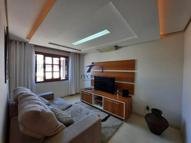 Imagem 2: Sobrado em condomínio fechado, com 3 dormitórios, suíte e com excelente pátio!