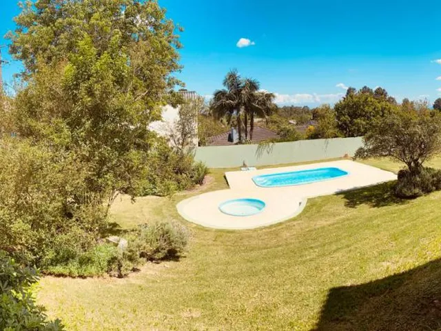 Imagem 4: Casa Sobrado com Piscina e Amplo Terreno