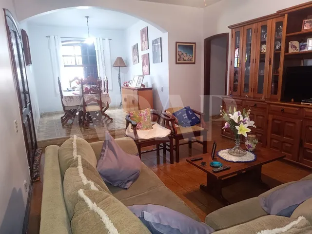 Imagem: Casa de 220 m² com 3 quartos em condomínio
