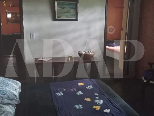 Imagem 16: Duas casas com total de 9 quartos com 6 suítes e 8 vagas de garagem no coração de