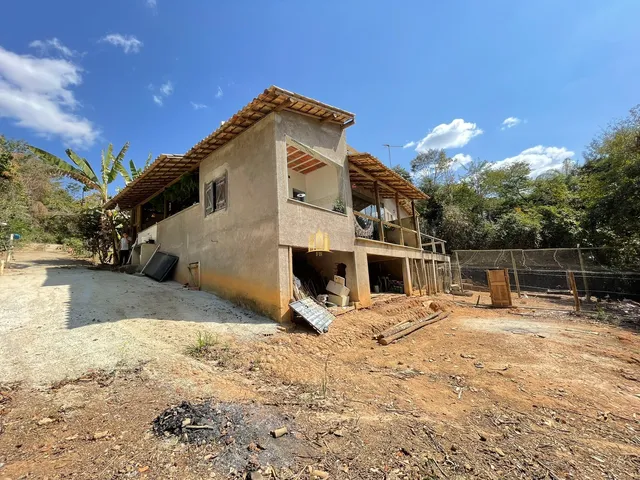 Imagem 2: Sítio de 5.500m² à Venda no Condomínio Nosso Rancho - 3 Quartos, Suíte e Ampla Sala