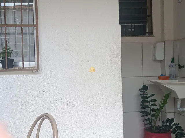 Imagem 8: Casa à venda em Esmeraldas-MG, bairro São Pedro, 2 quartos, 1 sala, 1 banheiro, 2 vagas