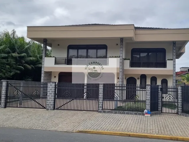 Imagem: Sobrado na região central de Pirabeiraba