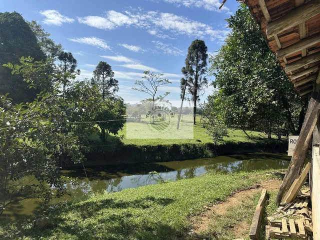 Imagem 2: Sobrado com 3 dormitorios, rua sem saida, amplo terreno de 3.000 m2, lago, rancho