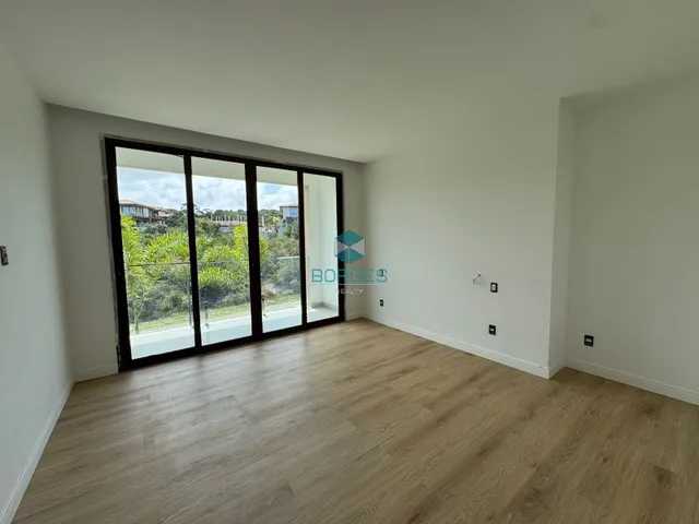 Imagem 3: Casa de luxo à venda com 8 suítes, piscina, espaço gourmet e clube completo no