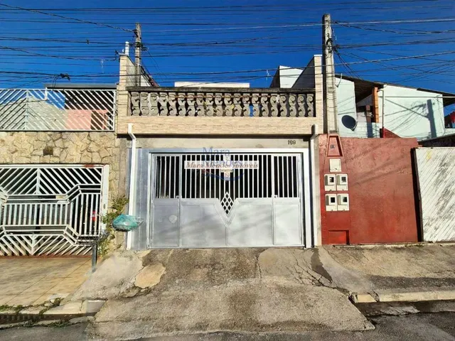Imagem: A casa possui 3 Dormitórios, 2 Banheiros, 2 Vagas na