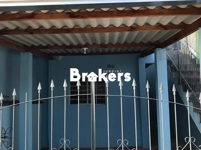 Imagem: A casa possui 4 Dormitórios, 2 Banheiros, 2 Vagas na