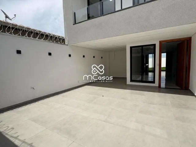 Imagem 2: Casa Geminada Moderna com 160 m², Projeto Sofisticado e Sustentável no Bairro Espírito