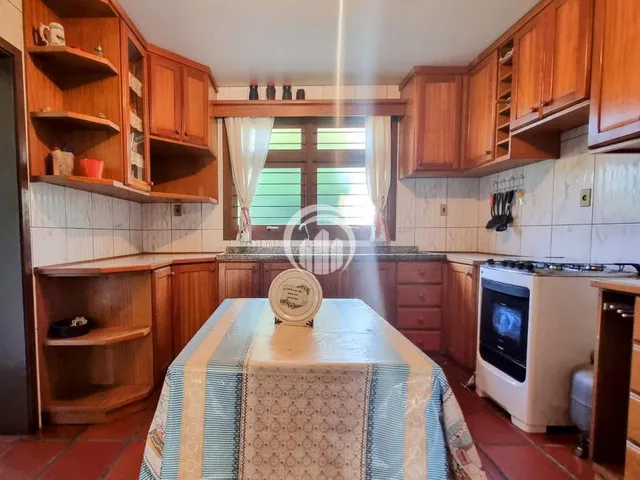 Imagem 3: Casa de 2 pavimentos com amplo terreno
