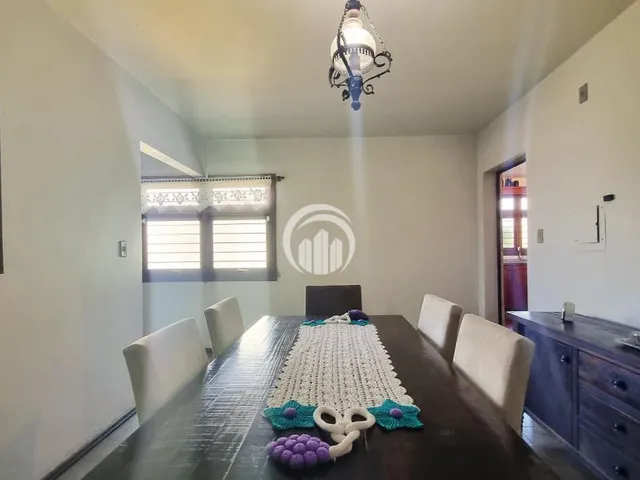 Imagem 9: Casa de 2 pavimentos com amplo terreno