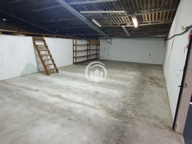Imagem 6: Prédio Comercial com Estacionamento interno