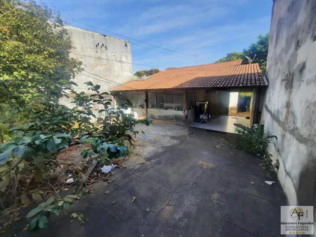 Imagem 4: Imóvel Comercial para Venda em Goiânia, Setor Aeroporto, 3 Dormitórios, 1 Banheiro, 4 Vagas