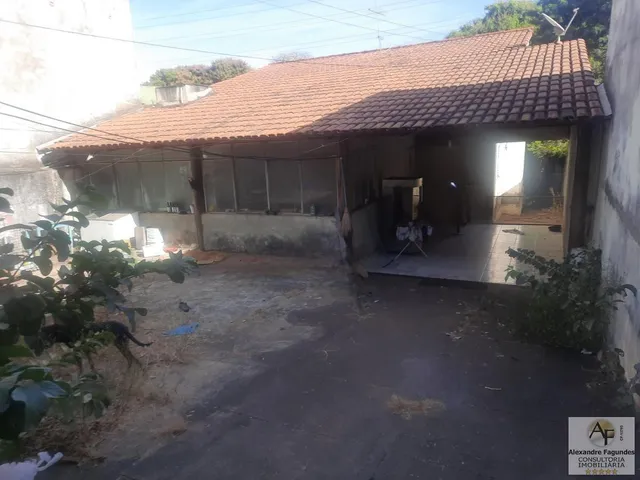 Imagem 8: Imóvel Comercial para Venda em Goiânia, Setor Aeroporto, 3 Dormitórios, 1 Banheiro, 4 Vagas