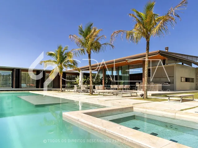 Imagem: A casa possui 5 Dormitórios, 5 Suítes, 8 Banheiros, 6