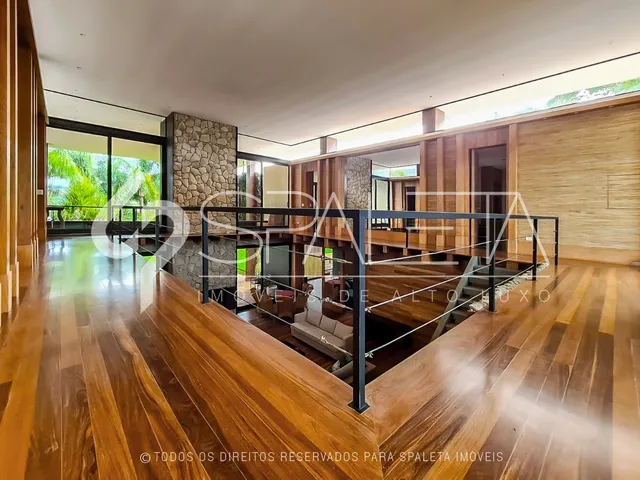 Imagem: A casa possui 5 Dormitórios, 5 Suítes, 8 Banheiros, 6