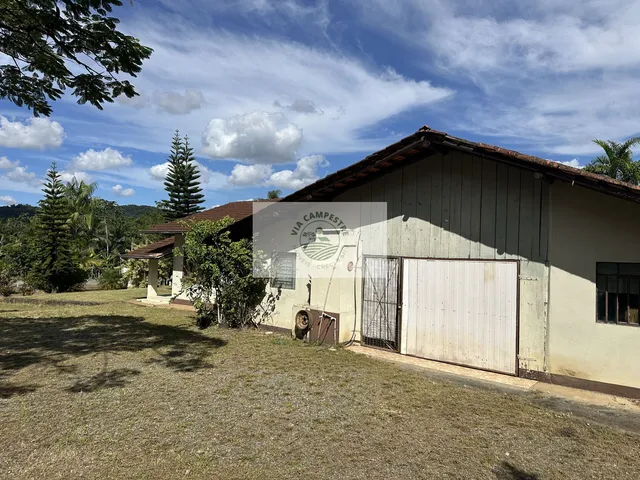 Imagem 2: Terreno para sitio com 2.733 m2 escriturado, com residencia de 3 quartos, lago, toda