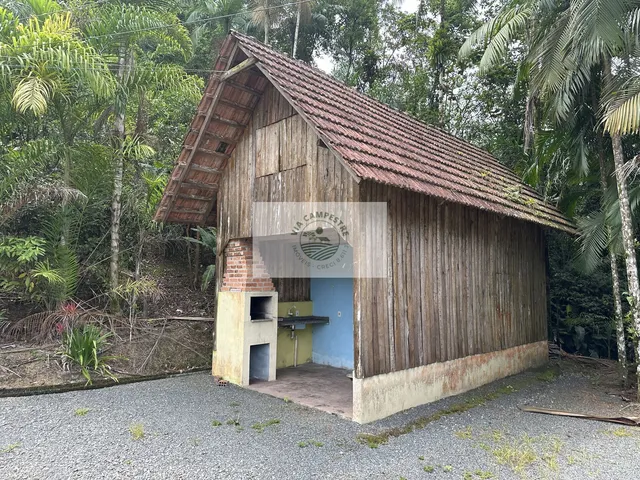 Imagem 13: Sítio com 22.500 m² na Estrada Bonita, com dois chalés, uma casa, piscina