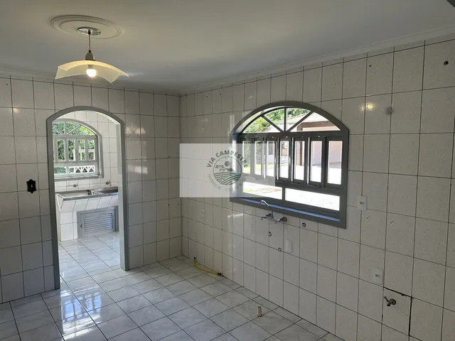 Imagem 3: Sobrado com suite e mais 2 quartos, terreno amplo, de frente para o asfalto, piscina, 5