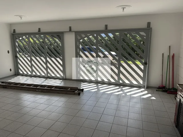 Imagem 6: Sobrado com suite e mais 2 quartos, terreno amplo, de frente para o asfalto, piscina, 5