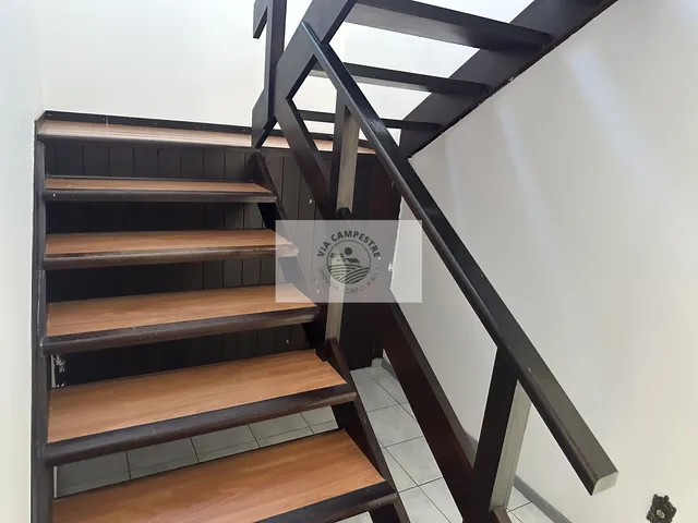 Imagem 9: Sobrado com suite e mais 2 quartos, terreno amplo, de frente para o asfalto, piscina, 5