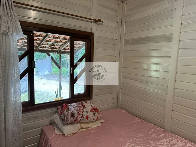Imagem 4: Sítio com 22.000 m², com duas casas, riacho cristalino, escriturada, frente para rua