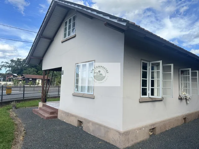 Imagem 2: Residencia de esquina, com amplo apelo comercial, com riacho nos fundos, escriturada